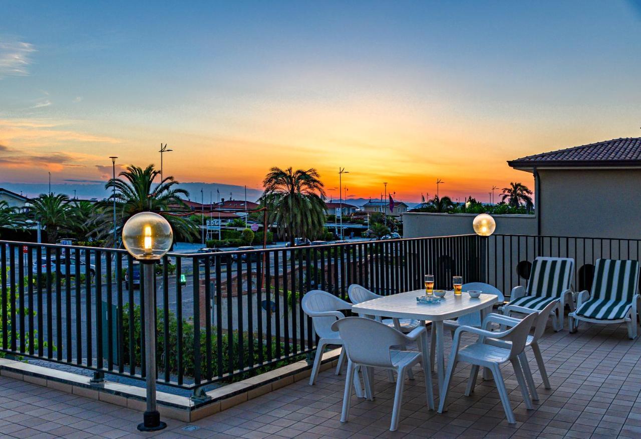 Hotel Paris Lido di Camaiore Exterior foto